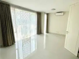 2 Lantai Rumah Full Furnished di Grand Pakuwon Cluster Canberra