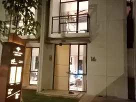 Rumah minimalis,2 lantai,strategis dan Murah.