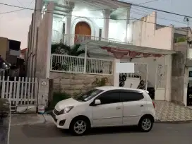 2 Lantai Bangunan Terawat Rumah Petemon
