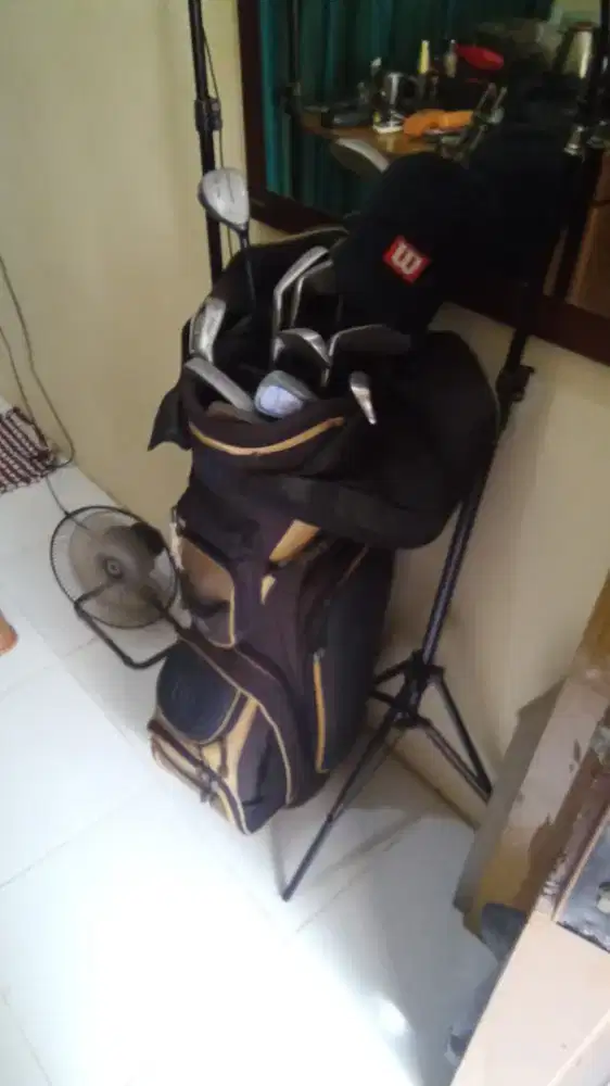 1 set tas golf merk wilson
