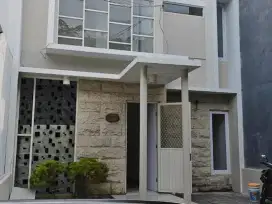 DIJUAL PERUM ISTANA MENTARI 2 LANTAI TYPE 90 FULL BANGUNAN