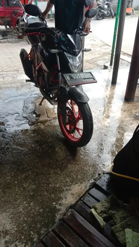 Cb150r warna istimewa