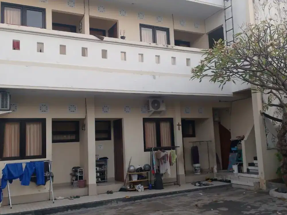 DIJUAL RUMAH KOST-KOSTAN LANTAI 2 LOKASI JALAN RAYA SESETAN