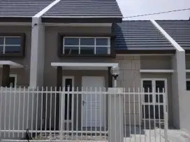 DISEWAKAN RUMAH STRATEGIS ALANA CEMANDI DAERAH TAMBAK CEMANDI SIDOARJO