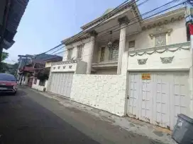Rumah Classic 2 lantai di Tebet Timur, Jalan 2 mobil, dekat taman