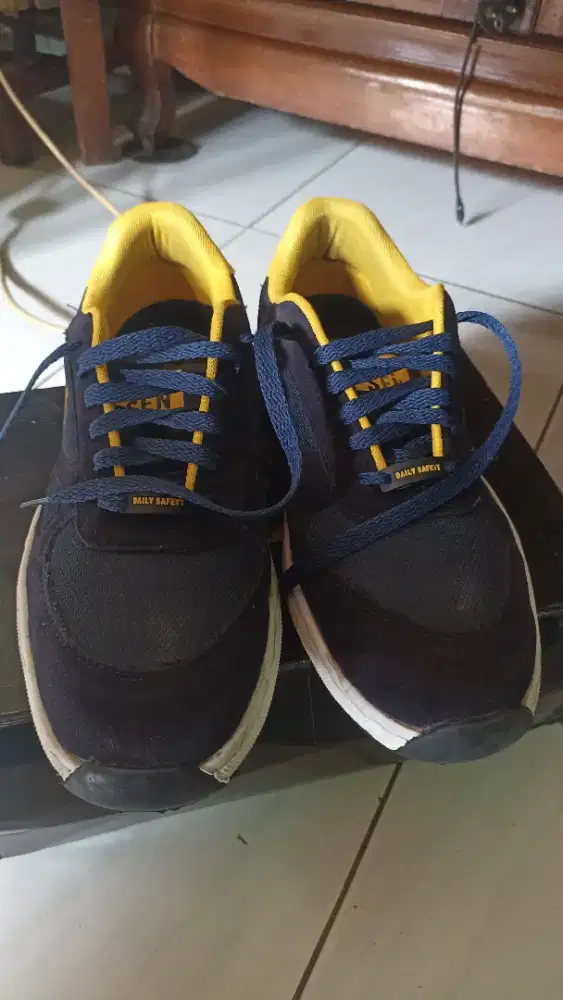 Sepatu Safety merk Rei sen Gear UK42