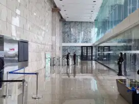 Disewakan unit kantor 150 + 100m2 di Alamanda Tower di depan tol JORR