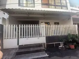 Dijual Rumah 2 Lantai Strategis di Tanjung Duren – Cocok untuk Kos-kosan