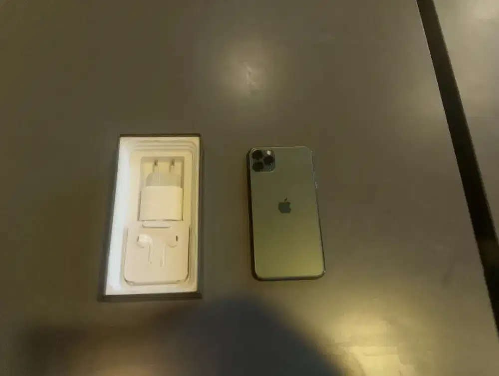 Iphone 11 pro max 256gb masih kondisi baru