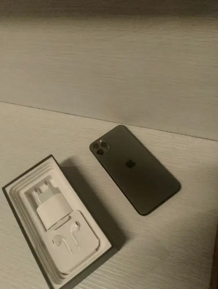 Iphone 11 pro max 256gb siap di gunakan