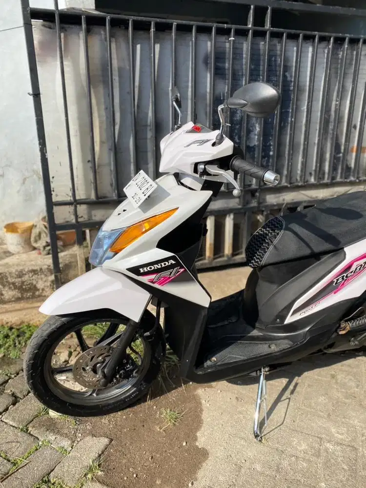 Honda Beat Fi (Putih)