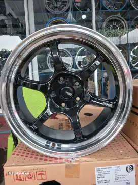 Velg advan rgd2 ring 18 lebar 8,5 pcd 5x114,3 ET 35 innova camry dll