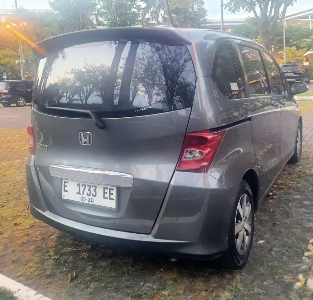 Honda Freed PSD Matic 2011