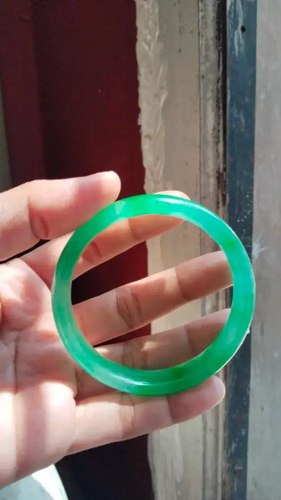 Gelang batu giok