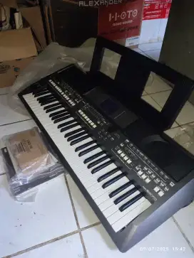 Keyboard Yamaha PSR S670 Like New