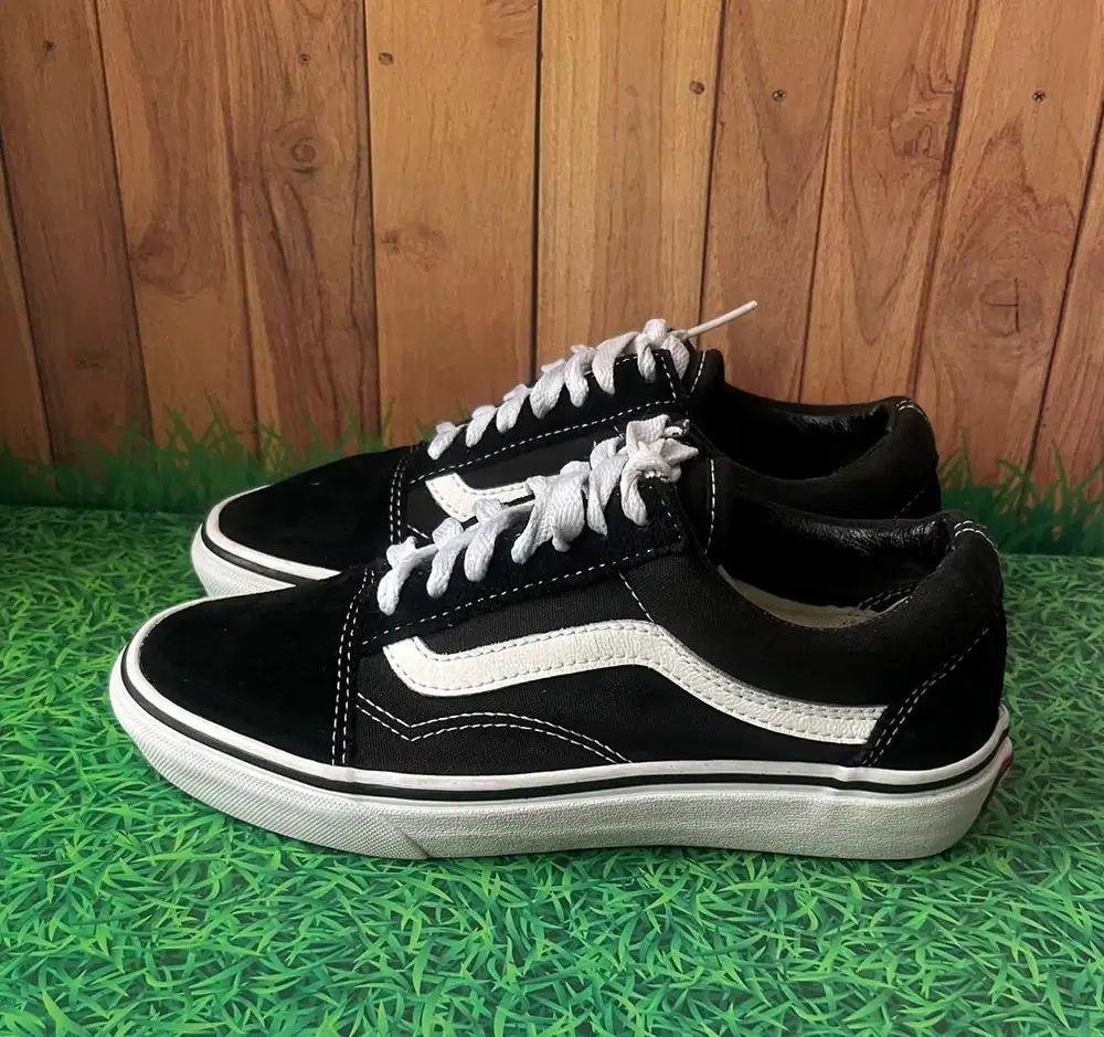 Sepatu vans old skool bw