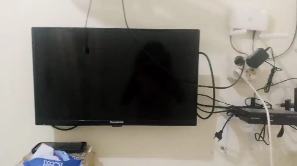 Dijual tv mrek changhong 23 inch berserta set box dan ante tv