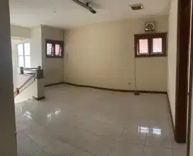 Dijual /Disewakan Rumah Graha Family Blok C