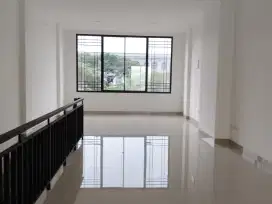 Disewakan Ruko Baru Green lake Full 3 Lantai