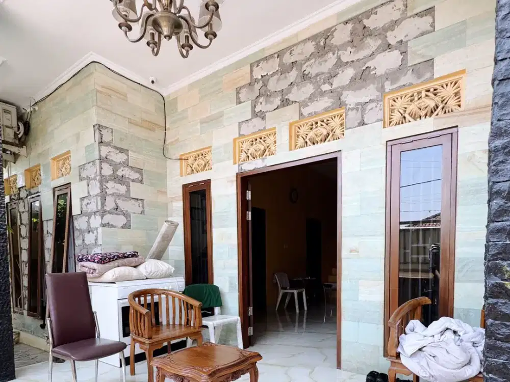 Disewakan Tahunan Rumah 3 Lantai di Padangsambian