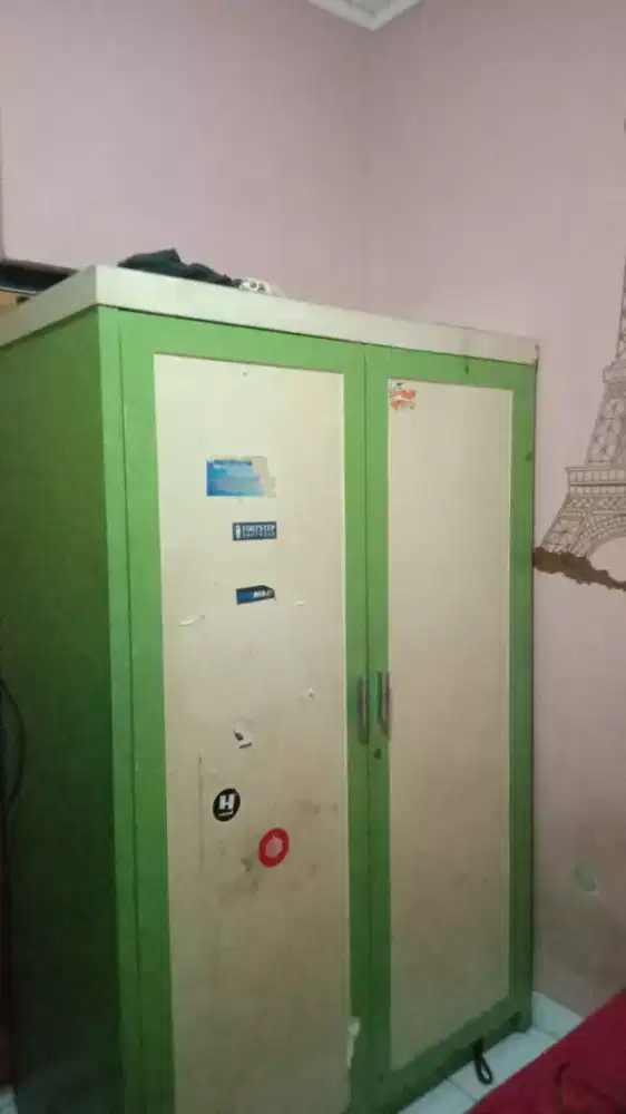 2 lemari Baju ukuran 2x1.5 M