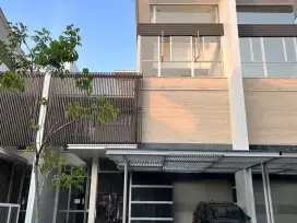Disewakan Rumah Mewah Golf Island PIK Ukuran 10x30 4 Kamar tidur!