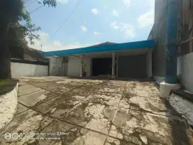 Rumah Terawat Halaman Luas Lokasi Strategis Jarak 600 Meter Ke Stasiun