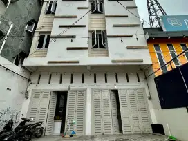 Dijual rumah untuk usaha kos , kondisi tinggal lanjutkan lokasi bagus