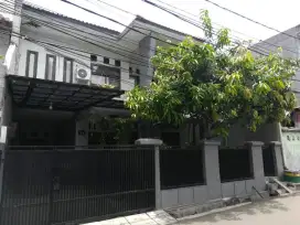 Rumah mewah 2 lantai bonus kamar kosan di Setia Budi Jakarta