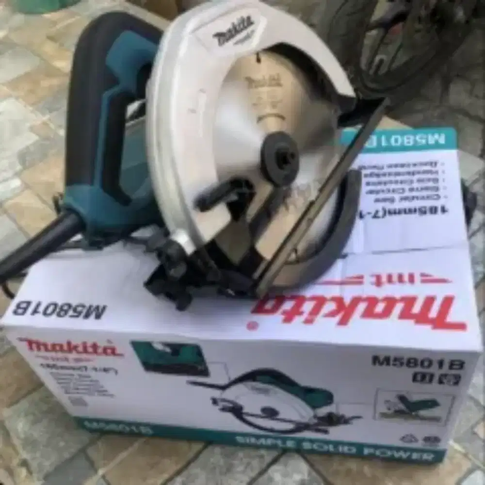 MAKITA M5801B Circular Saw 7