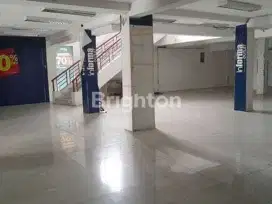 DISEWAKAN BANGUNAN GEDUNG 2 LANTAI AREA RAYA GUBENG SURABAYA