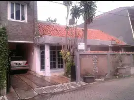 dijual rumah dan kost sangat strategis