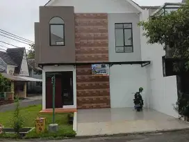 DISEWA RUMAH 2LT FURNISHED BAGUS KOLAM RENANG VICTORIA SENTUL SSR657