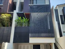 Dijual Townhouse dekat Mall Citos Jakarta Selatan