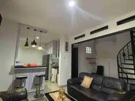 Rumah Siap Huni 2,5 lantai di Komplek Batununggal, SHM