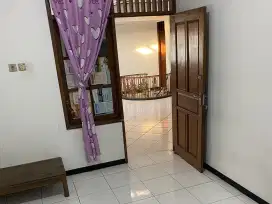 Disewakan kost Putri KM luar di Solo dekat kampus UMS