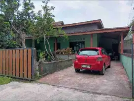 Rumah siap huni dengan 3 km tidur, 2 km mandi carport bisa 3 mobil dekat dengan pasar sleman kalurahan sumberadi mlati Sleman luas tanah 415 SHMP