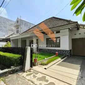 Rumah tua tengah kota strategis dekat area komersial dan fas umum