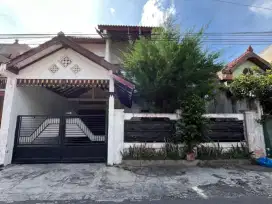 RUMAH STRATEGIS 2 LANTAI TANAH LUAS PINGGIR JALAN ASPAL DI BANGUNTAPAN
