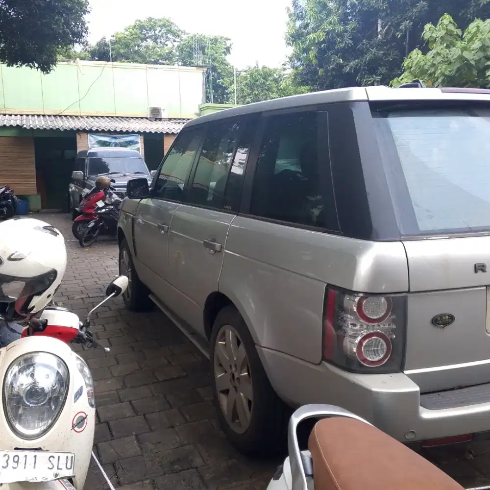Range Rover 2004 bensin 4.400 CC V8