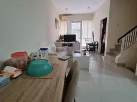 DIJUAL RUMAH LAYAR PERMAI PIK UK 6X15. .HADAP UTARA. . 2 LANTAI. . MINIMALIS DAN RAPI. . SIAP HUNI. .