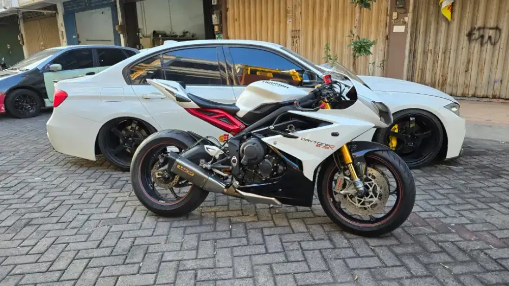 Triumph Daytona 675R 2017 Full Spec