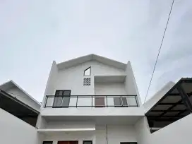 RUMAH TERNYAMAN POSISI HOOK ADA PINTU SAMPING DESAIN GLAMOUR