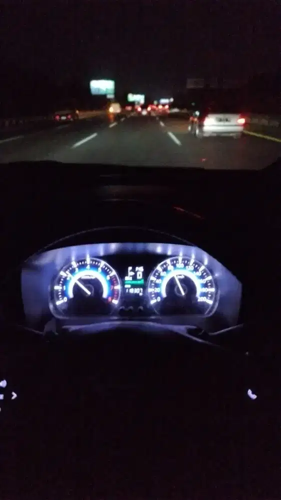 mencari pekerjaaan menjadi supir pribadi .