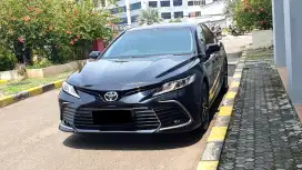 Km22rb toyota camry v matic 2023 hitam sunroof tangan pertama