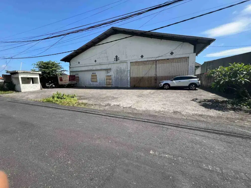 DIJUAL TANAH BONUS BANGUNAN GUDANG LOKASI AREA JALAN NAKULA KUTA BALI