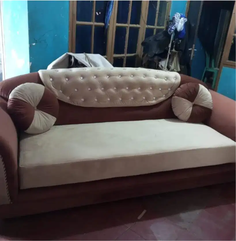 Jasa servis sofa