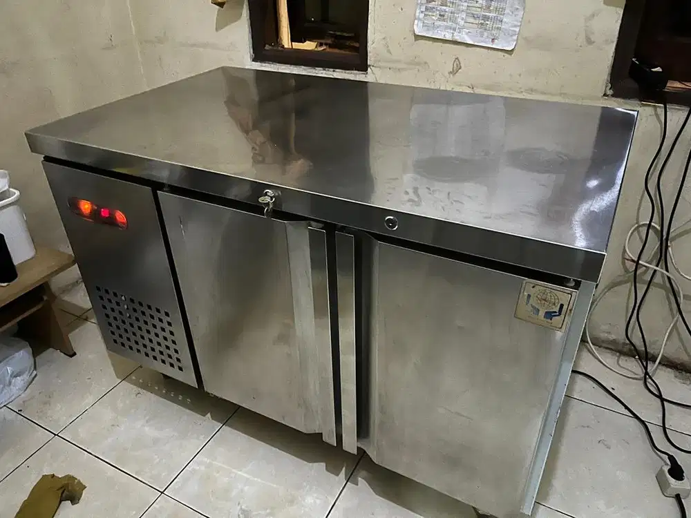 (Bekas Jual Murah) GEA S/S Under Counter Chiller UCC-120-2D