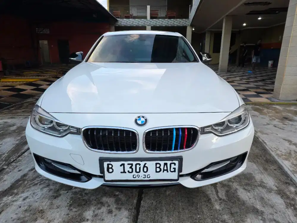 BMW 320i 2.0 Sport F30 N20