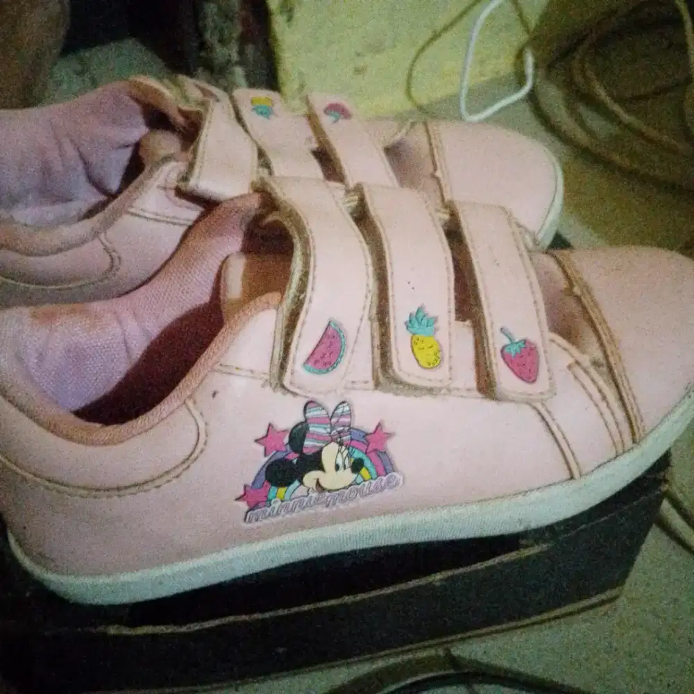 Prelove sepatu anak Disney
